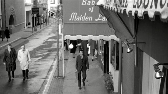 CrowdedUnionLoungeuse