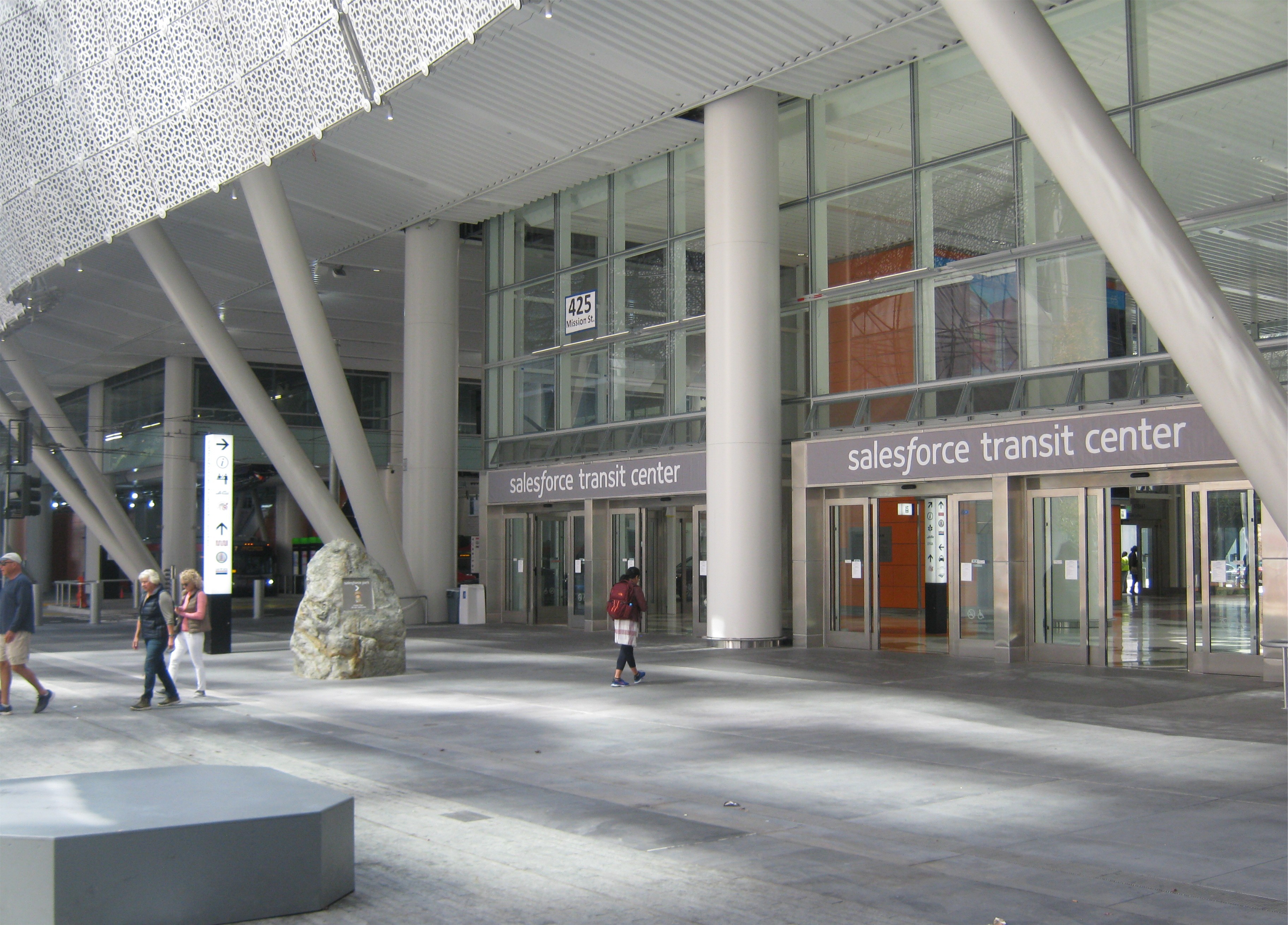 TerminalMainentrance2use